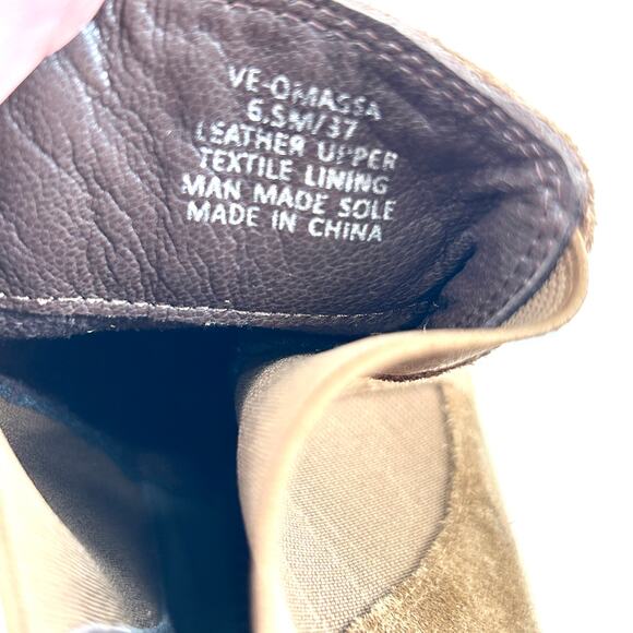 Vince Camuto Omassa Chelsea Boots 6.5 Tan NWOT Suede Ankle Booties Wedge - Picture 6 of 6